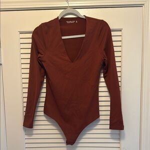 V-Neck Bodysuit in Warm Brown